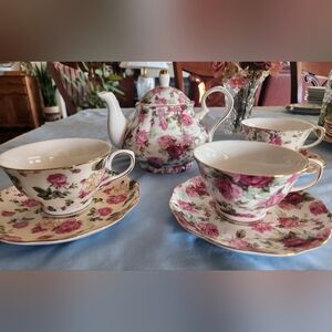 Beautiful Elegance of China Teaset Settings For 3